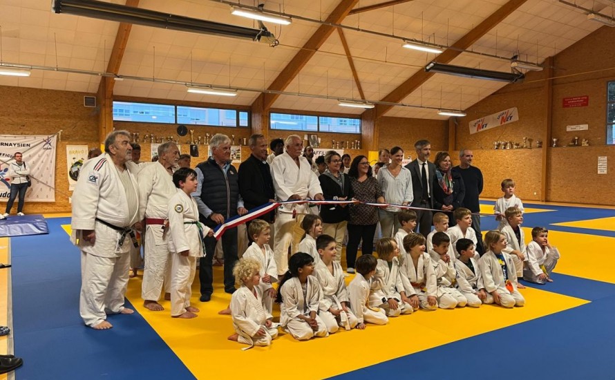 Le Judo Club Charnaysien Dote Son Dojo de Nouveaux Tatamis